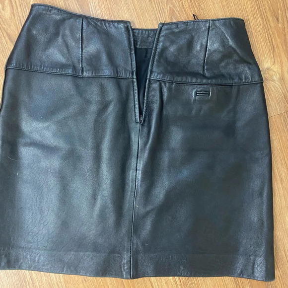 Vintage Valerie Stevens|| Leather Black Mini skirt, with slit detailing.… - Picture 8 of 9